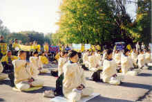 2001-9-29-moscow-picket-0.jpg (87026 bytes)