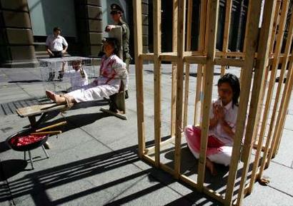 Falun Gong spiritual movement members perform during a protest against China's crackdown on Falun Gong followers in Sydney February 22, 2005. Beijing banned the Falun Gong in 1999 after 10,000 members besieged the compound of the Chinese leadership of the capital to demand official recognition for their faith. REUTERS/David Gray