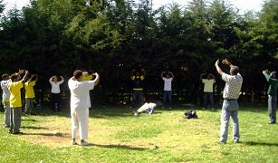 埃塞俄比亚法轮功学员集体炼功,也让有缘人走入修炼