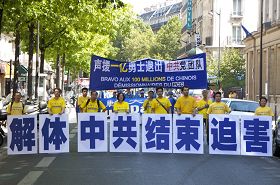 巴黎大游行,声援一亿多中国人三退