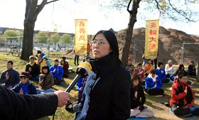 此次活动的发言人郑志红女士接受德国一家电视台采访