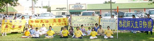 '休士顿学员庆祝世界法轮大法日，中国城成了亮丽的风景'