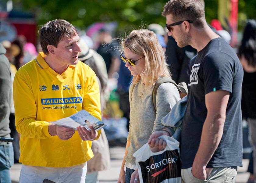 Image for article Finland: Activities in Helsinki Draw Support for Falun Gong