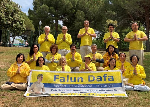 Image for article Falun Dafa Practitioners in Spain and the UK Celebrate World Falun Dafa Day and Respectfully Wish Revered Master a Happy Birthday