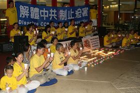 Image for article Atlanta: Candle Light Vigil to Commemorate Falun Dafa Practitioners That Have Died Due to the Persecution (Photos)