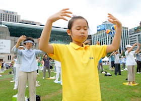 Image for article Korea: People from All Walks of Life Support the Peaceful Resistance Demonstrated by Falun Gong