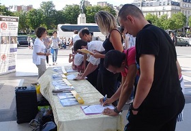 Image for article France: Parisians Support Efforts to Halt Illegal Organ Harvesting (Photos)