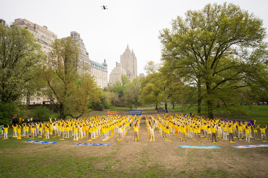 Image for article Life and Faith Celebrated at Worldwide Falun Dafa Day Activities