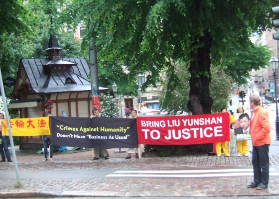 Image for article Practitioners Protest CCP Politburo Standing Committee Member Liu Yunshan During Finland Visit