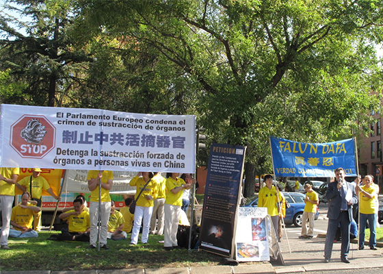 Image for article Spain: Protesting China's Persecution of Falun Gong at the Chinese Embassy in Madrid