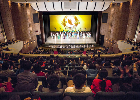Image for article Theatergoers from Taiwan and Mainland China Share a Love of Shen Yun 