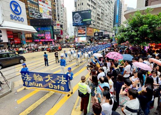 Image for article Parades in Hong Kong Raise Awareness of the Peaceful Resistance