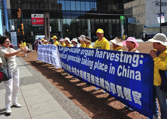 Image for article Vancouver: Voices of Support for Falun Gong After 17 Years of Persecution