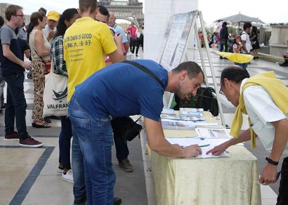 Image for article Recent Falun Dafa Events: “Our Hearts Are with You!”