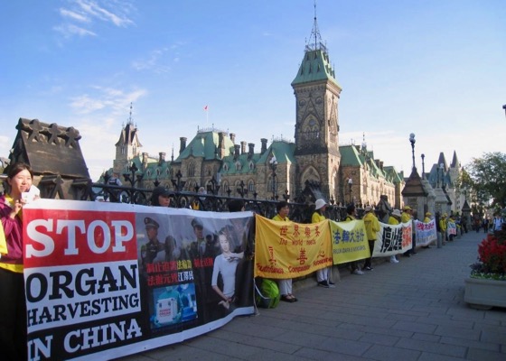 Image for article Ottawa, Canada: Falun Gong Protests Greet the Visit of Chinese Premier Li Keqiang