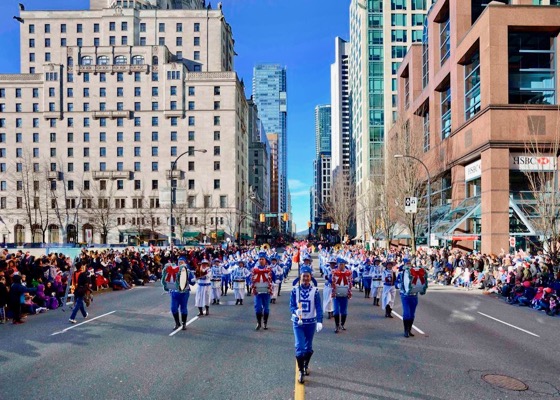 Image for article Falun Gong Groups Participate in Christmas Parades Across the Globe