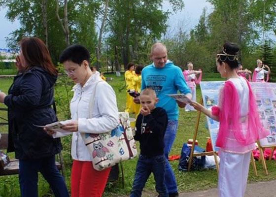 Image for article Kotlas, Russia: Falun Dafa Practitioners Participate in Centennial Celebration