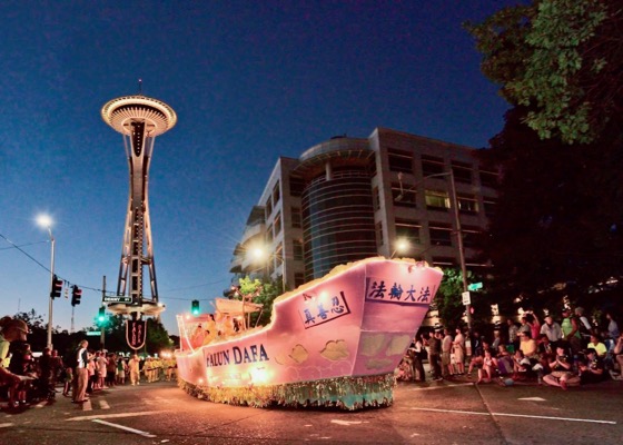 Image for article Falun Gong Features Chinese Culture in Seattle Torchlight Parade