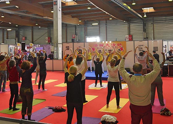 Image for article France: Introducing Falun Dafa at 2017 Yoga Festival Paris