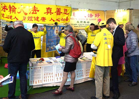 Image for article France: Health Expo Welcomes Falun Dafa, Stands Up to Chinese Consulate's Intimidation