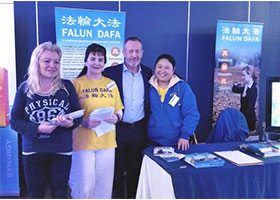 Image for article Ireland: Introducing Falun Gong at Balance Expo in Killarney