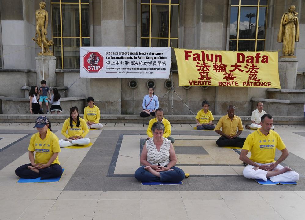 Image for article Raising Awareness Around the World About the Persecution of Falun Gong in China