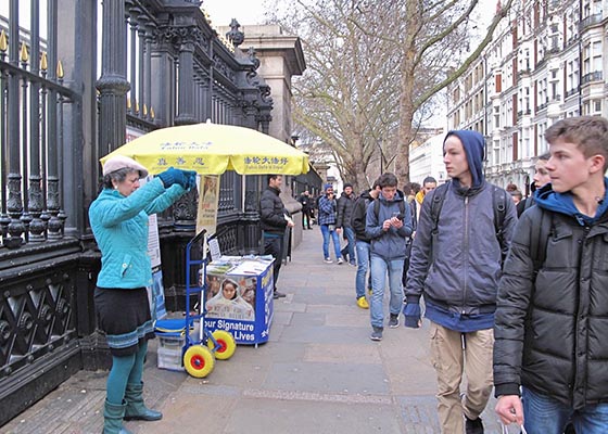 Image for article “Communism Must Be Eliminated”—Falun Gong Activities in London Draw Support