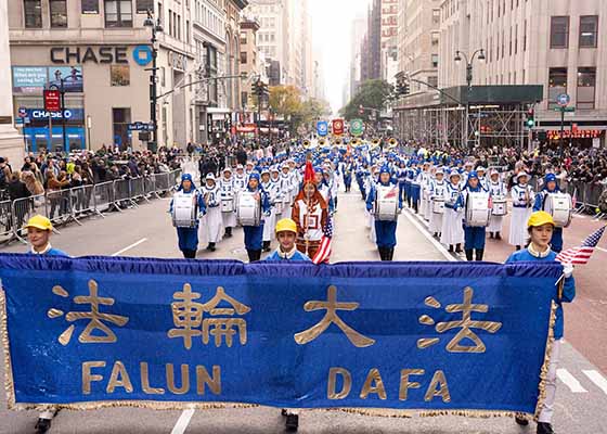Image for article New York Veterans Day Parade: Spectators Enjoy Traditional Chinese Culture