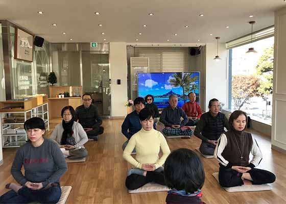 Image for article New Practitioners in South Korea: Learning Falun Gong Is a Precious Opportunity
