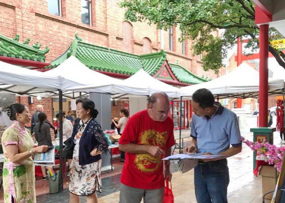 Image for article Australia: Introducing Falun Gong at Chinese New Year Events in Adelaide