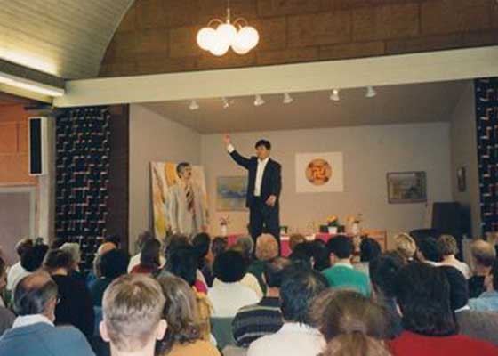 Image for article Recalling Master Li Giving Lectures in Sweden