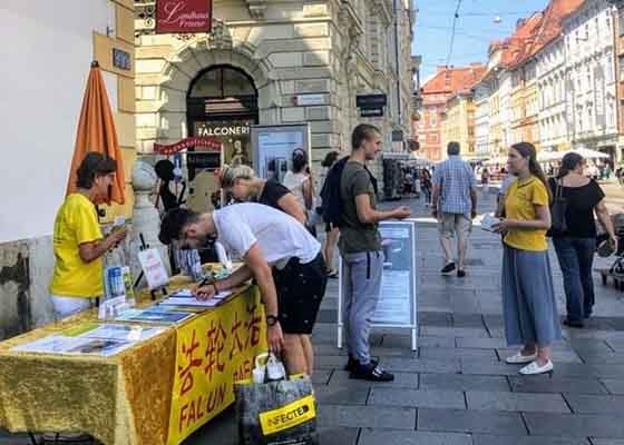 Image for article People in Graz, Austria Call for Action to End Persecution of Falun Gong