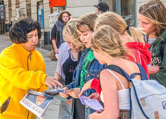 Image for article Sweden: Practitioners Clarify the Facts about Falun Gong Near Parliament House