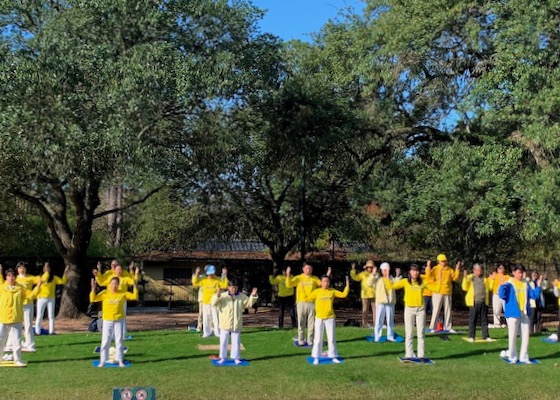 Image for article Houston, Texas: Practitioners Express Gratitude and Appreciation for Falun Dafa's Founder