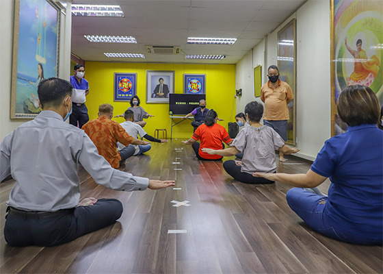Image for article Singapore: New Practitioners Benefit from Nine-Day Falun Dafa Class