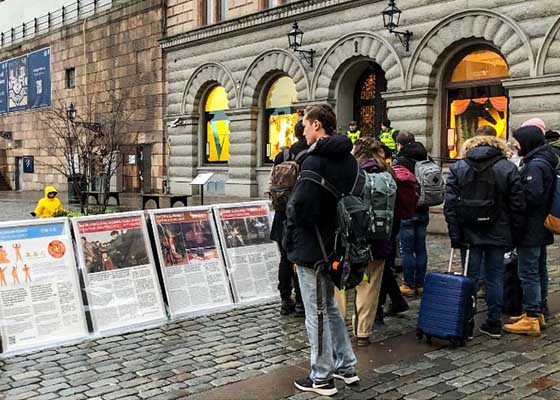 Image for article Stockholm, Sweden: Practitioners Introduce Falun Dafa and Call on People's Conscience in the New Year