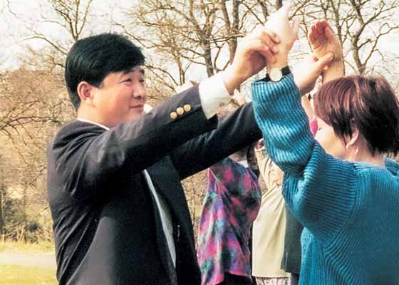 Image for article A Look Back: Master Li Teaches Falun Dafa in Sweden on Easter