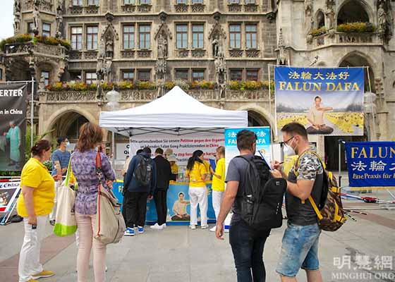 Image for article Germany: Practitioners Raise Awareness in Munich, Elected Officials Send Letters to Condemn “Barbaric and Inhumane” CCP