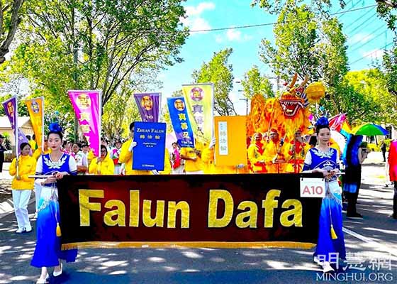 Image for article Australia: City Councilor Thanks Practitioners for Telling People about Truthfulness-Compassion-Forbearance at Toowoomba Carnival of Flowers