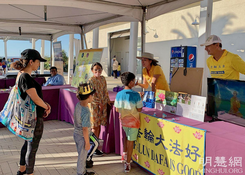 Image for article Irvine, California: Introducing Falun Gong at the Global Village Festival