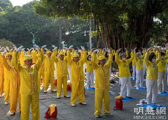 Image for article Practitioners Introduce Falun Gong in Kaohsiung, Taiwan