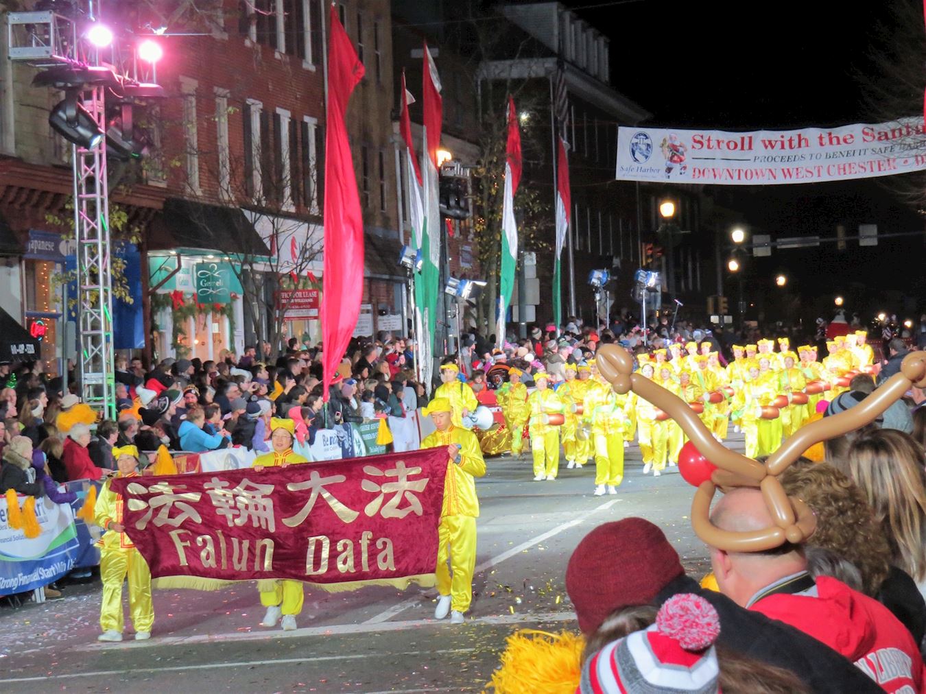 Image for article Traditional Holiday Parades in the United States Have Welcomed Falun Dafa Throughout the Years
