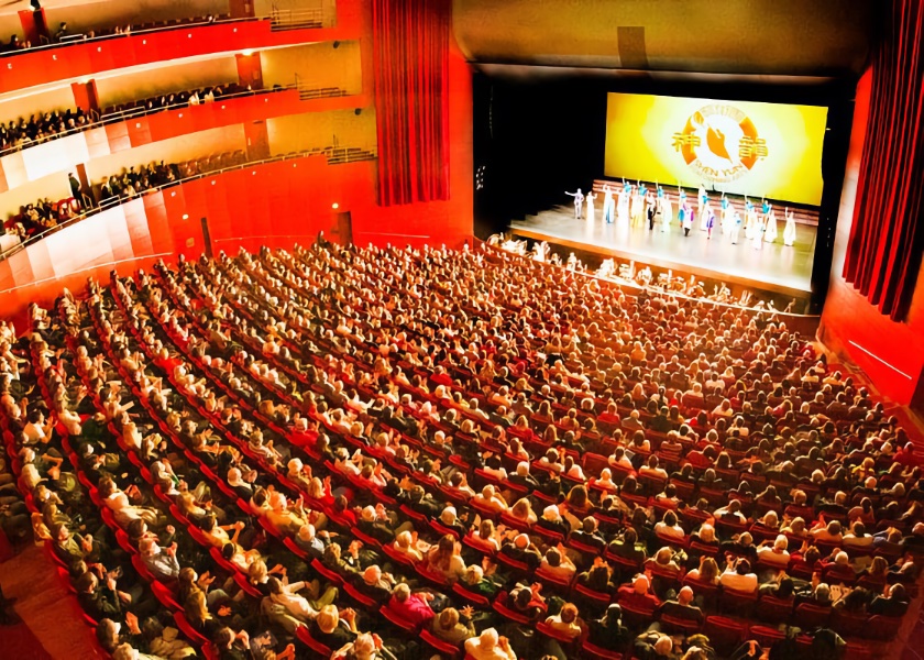 Image for article The Miraculous Healing Power of a Shen Yun Performance: “I'm Standing Without [My Crutches]”