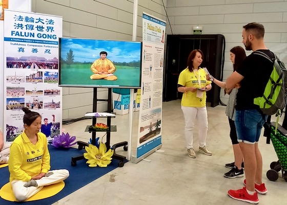 Image for article Spain: Introducing Falun Dafa at the BioCultura Fair in Barcelona