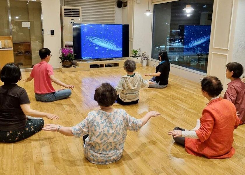 Image for article South Korea: New Practitioners Thankful for the Opportunity to Learn Falun Dafa