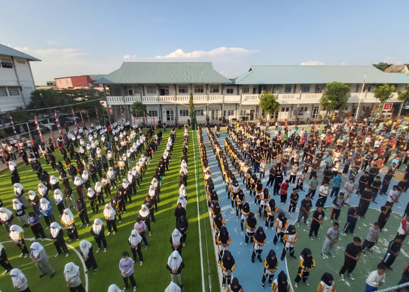 Image for article Batam, Indonesia: Practitioners Invited to Introduce Falun Dafa to High School Students and Staff