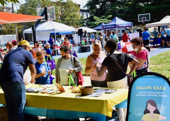 Image for article Pennsylvania, U.S.A.: Practitioners Invited to Introduce Falun Dafa at State Senator’s Community Day in Philadelphia