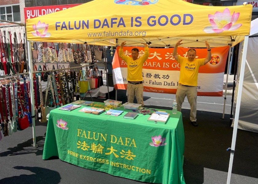 Image for article New York: Introducing Falun Dafa at the Eighth Avenue Festival