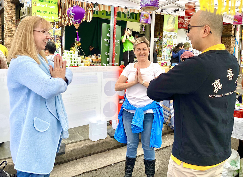 Image for article Sydney, Australia: Learning Falun Gong at the Vietnamese Community Mid-Autumn Festival Celebration