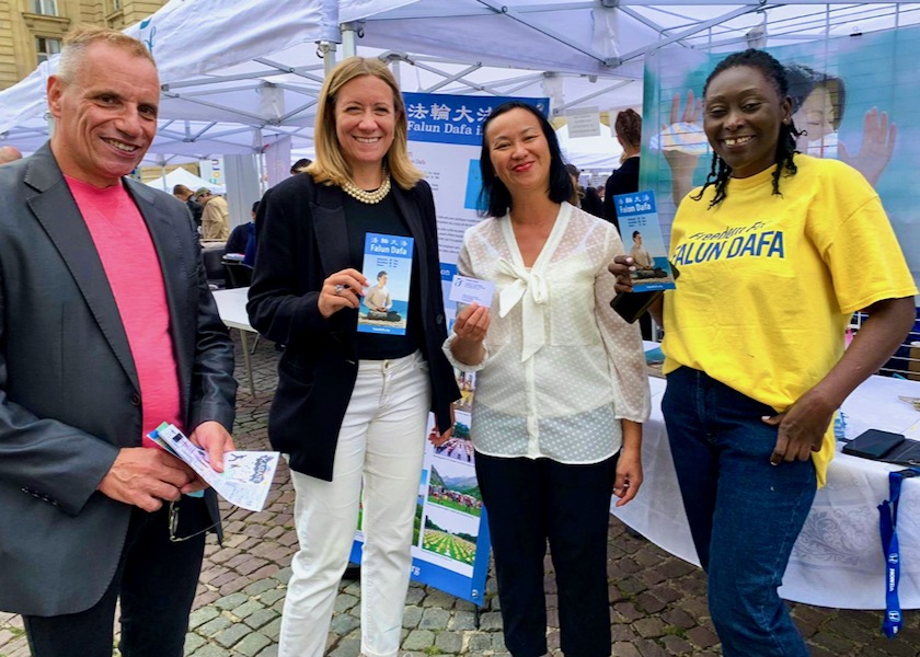 Image for article Paris, France: Introducing Falun Dafa at Major Neighborhood Festivals